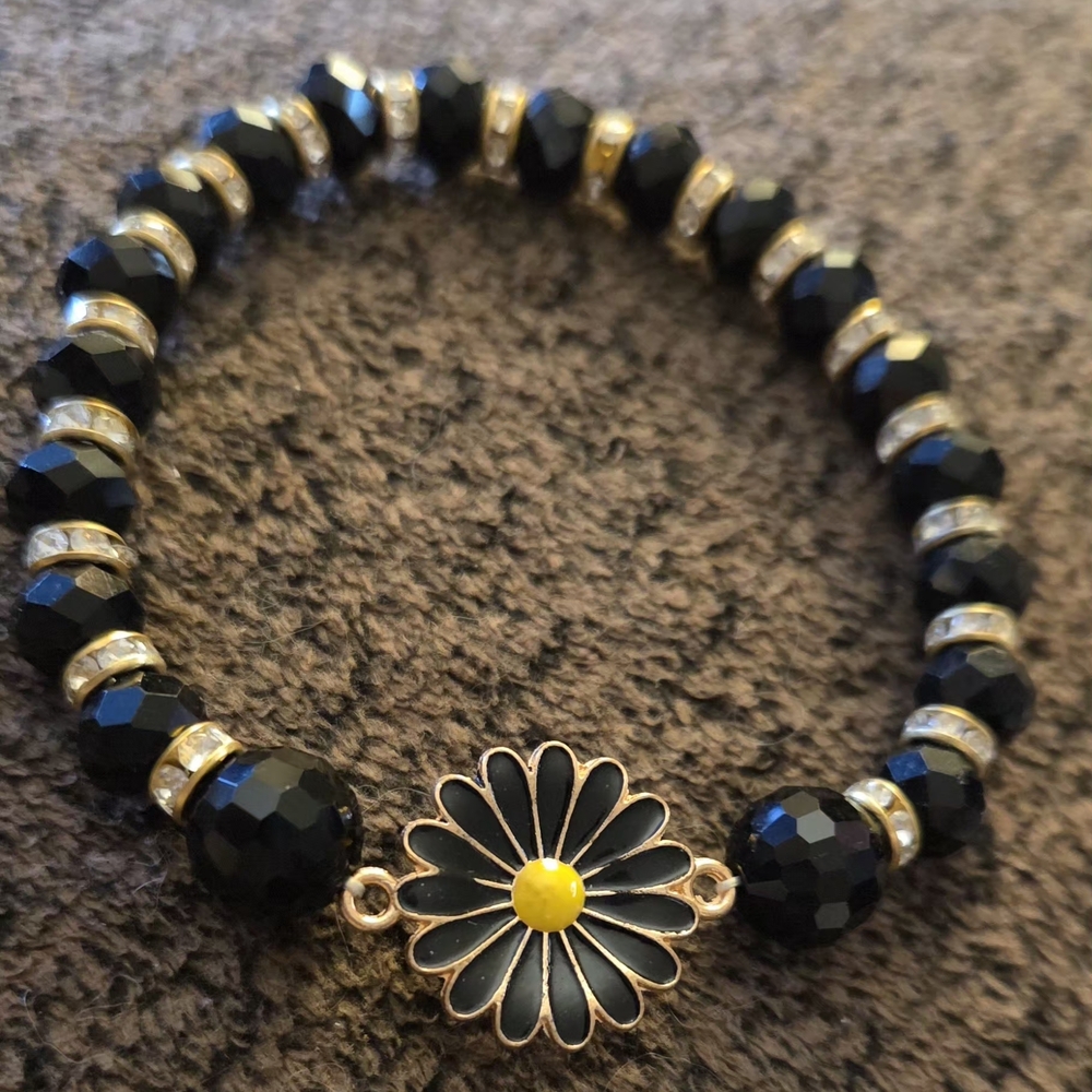 Black Bead Daisy Stretch Bracelet